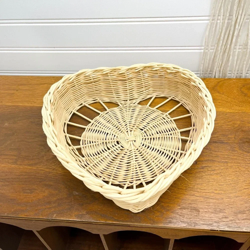 Vintage Heart Wicker Basket: Boho Wall Shelf Decor